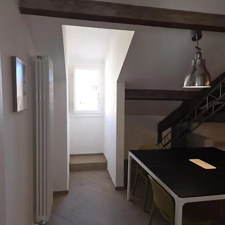 Loft Gina, Terzo Piano, No Ascensore 피날레리구레